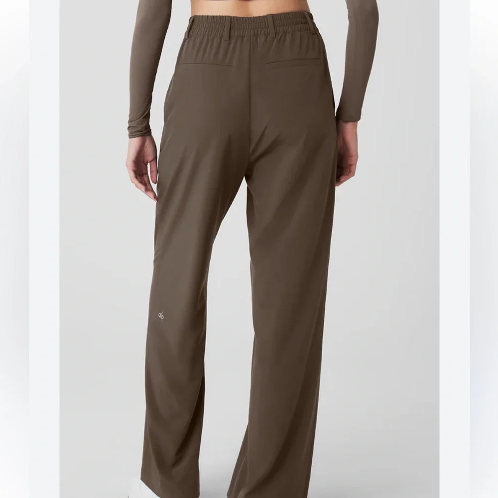 Alo Yoga High Waist Pursuit Trouser - Olive Tree - Picture 2 of 4